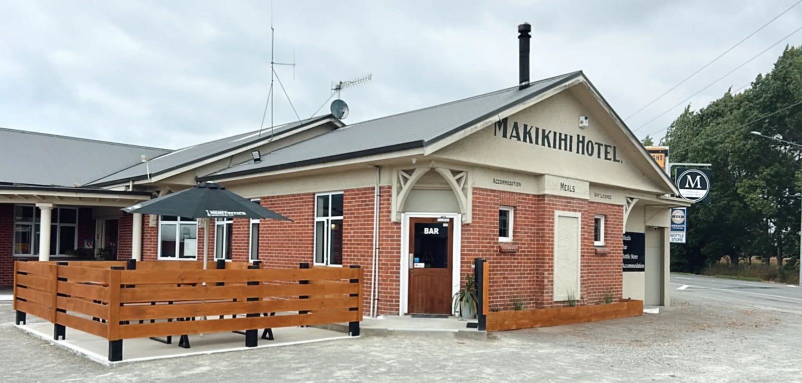Front exterior of Makikihi Country Hotel